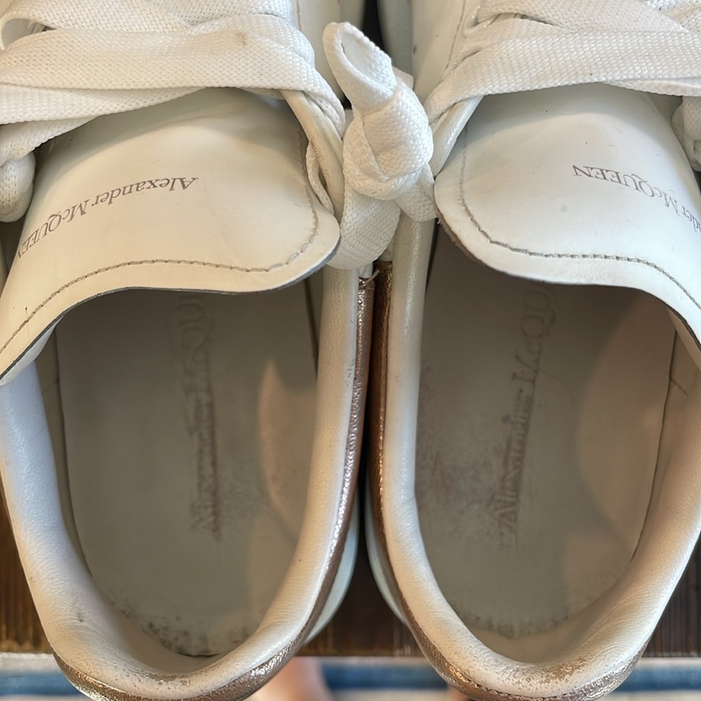 Alexander McQueen Women’s Oversized Sneaker White/ Rosegold - Picture 6 of 6